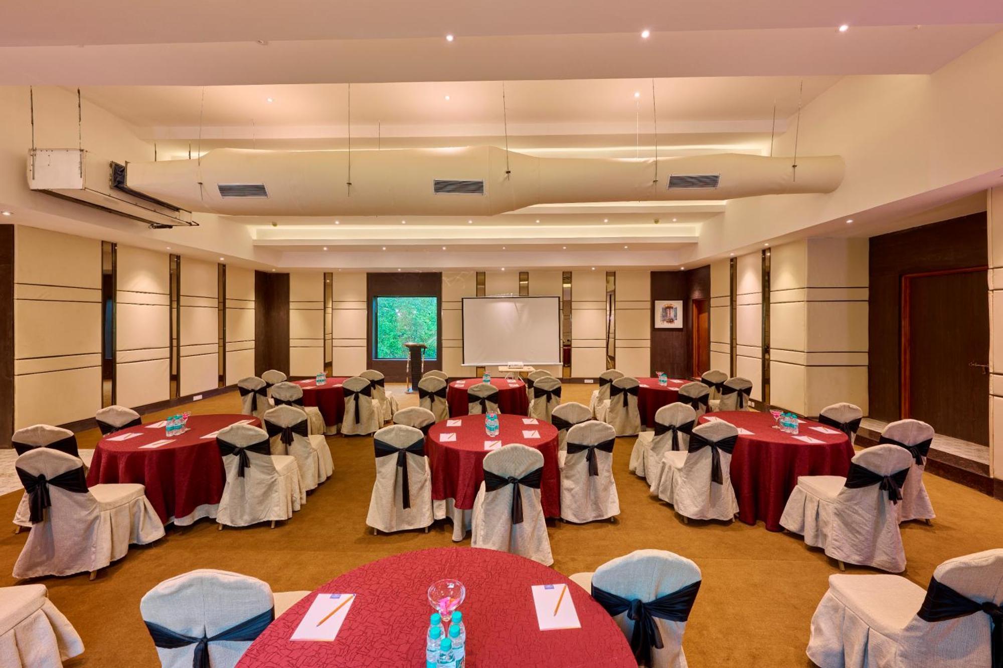 Sea Breeze Sarovar Portico Goa Varca