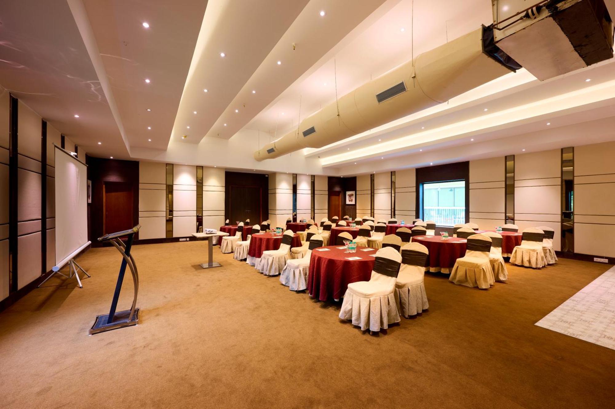 Sea Breeze Sarovar Portico Goa Resort 4*