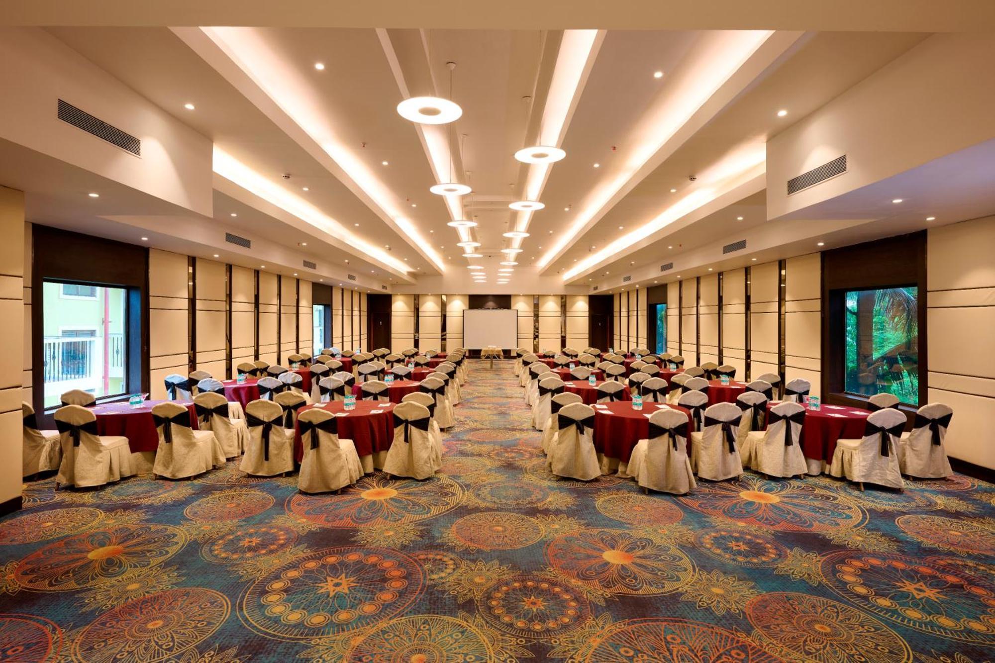 Resort Sea Breeze Sarovar Portico Goa
